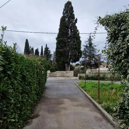 דירה Croatia With With Jacuzzi טרוגיר