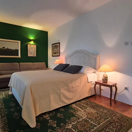 With Jacuzzi Trogir