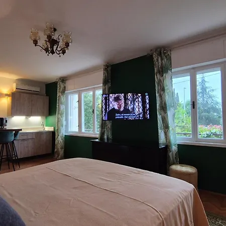 With Jacuzzi Apartment